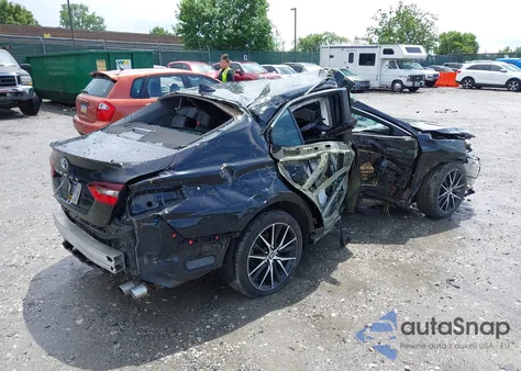 2022 Toyota Camry Se z USA, uszkodzony, nr VIN 4T1G11AK5NU680670